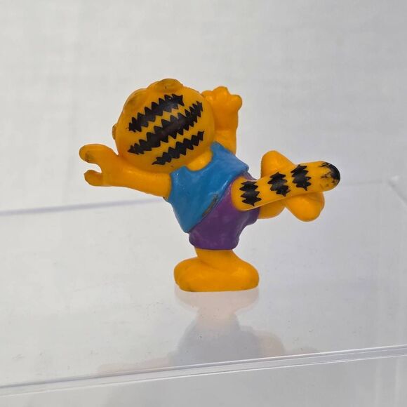 Vintage Garfield PVC Figurine 1980s Jogging Outfit 2" - Picture 2 of 3
